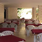 Gold Twins Family Otel 3*