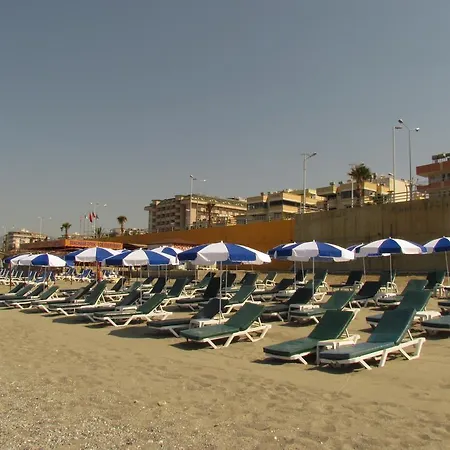 Hotell Gold Twins Family 3*