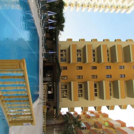 Hotel Gold Twins Family