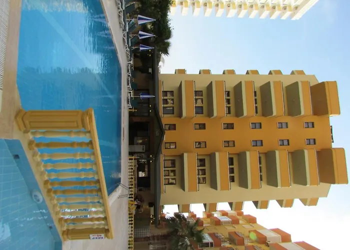 Hotel Gold Twins Family