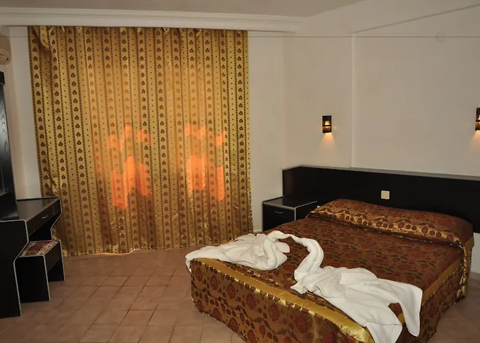 Gold Twins Family 3*