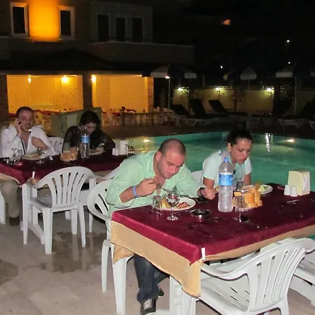Otel Gold Twins Family 3*