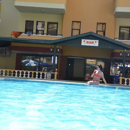Gold Twins Family Otel 3*