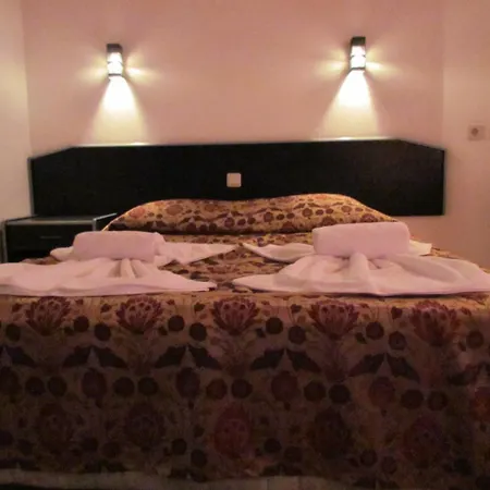 Otel Gold Twins Family