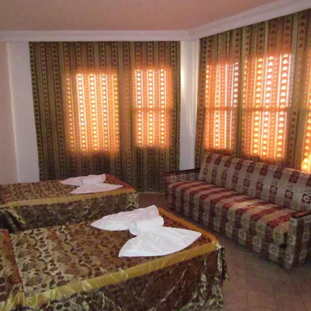 Otel Gold Twins Family 3*
