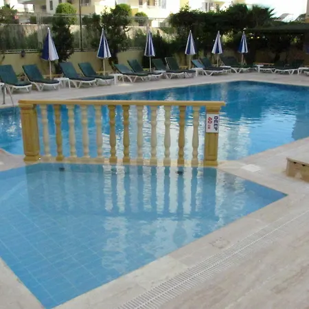 Gold Twins Family Otel 3*
